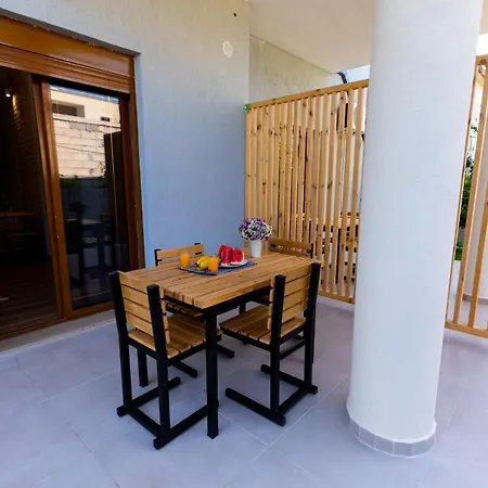 Deja Blue Villa Apartments Apartment