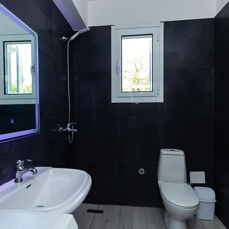Deja Blue Villa Apartments